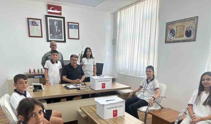 Minik yürekler harçlıklarını Gazze için topladı