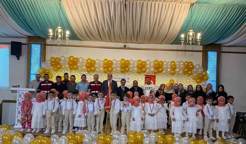 Miniklerin kapanış programı dikkat çekti