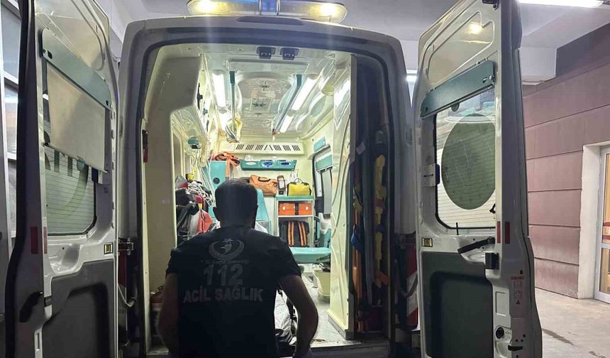 Motosiklet yayaya çarptı: 1’i ağır 2 yaralı