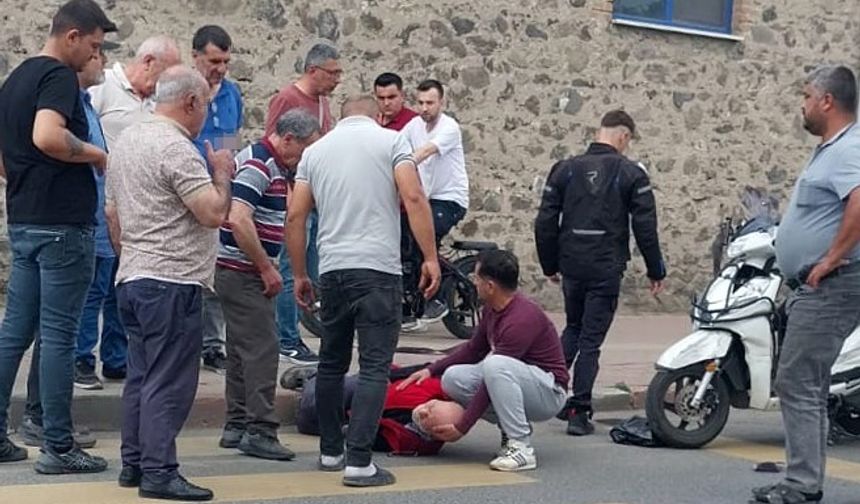 Motosikletli sürücü yayaya çarptı: O anlar kamerada