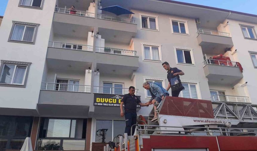 Muğla’da ev yangını: 1 kişi balkondan kurtarıldı