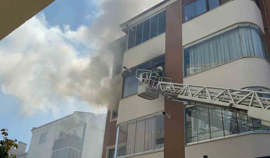 Muğla’da ev yangını: Mahsur kalan 1 kişi kurtarıldı