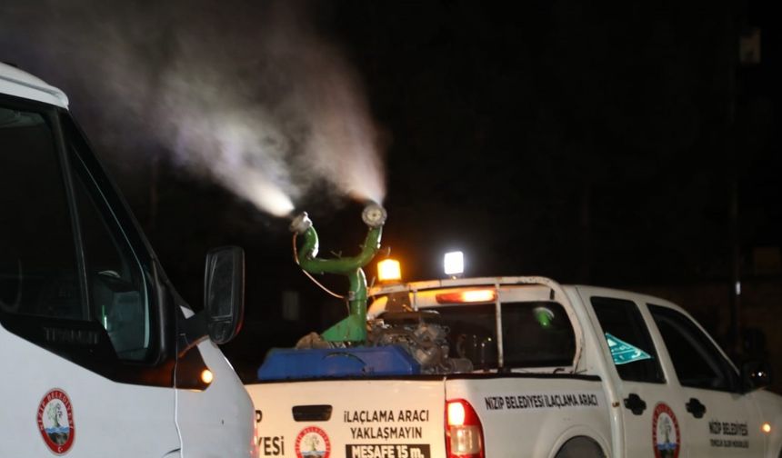 Nizip Belediyesi, sinek, sivrisinek ve haşere sorununa karşı ilaçlama yaptı