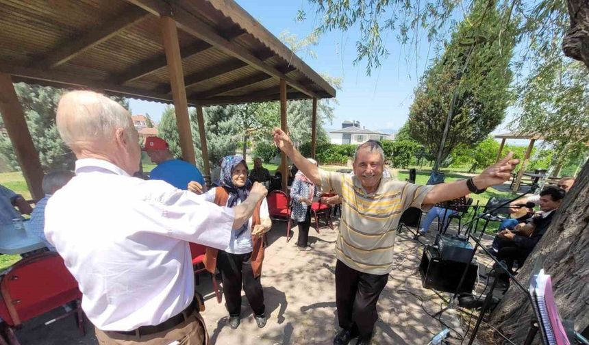 Odunpazarı Belediyesi’nden koca çınarlar için Babalar Günü kutlaması