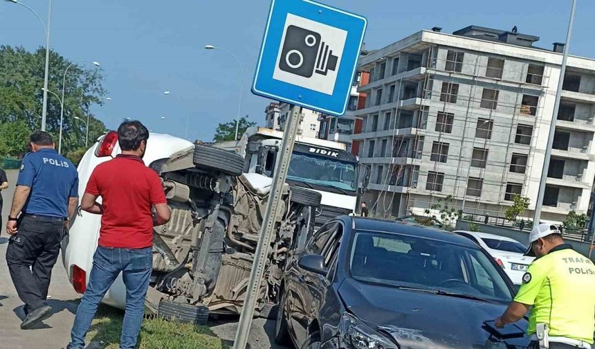 Ordu’da  2 otomobil çarpıştı, birisi takla attı