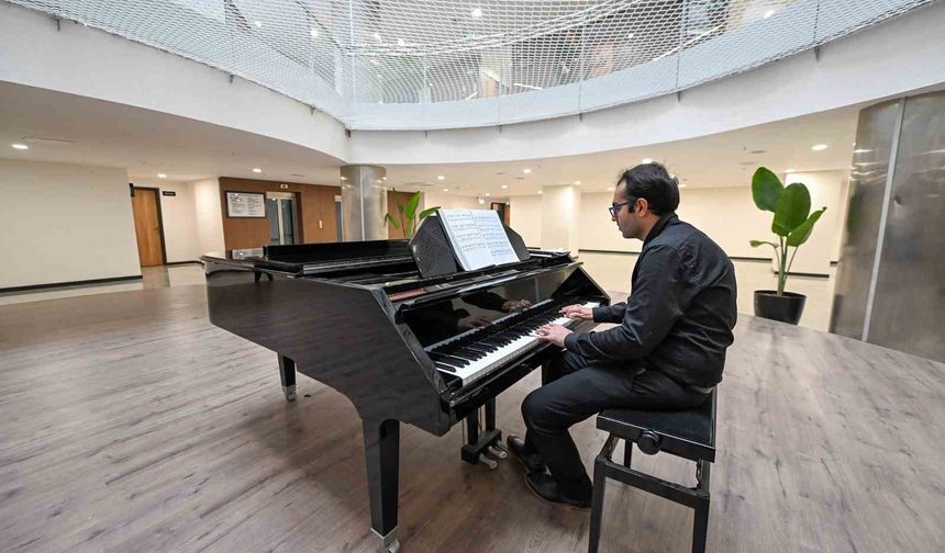Otizmli genç piyanistin hayali dünyaca ünlü piyanist olmak