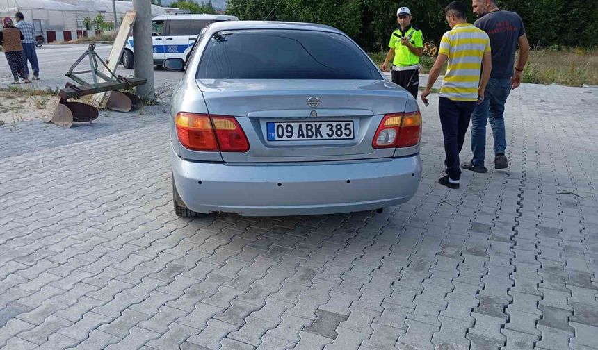 Otomobille çarpışan motosikletteki 2 çocuk yaralandı