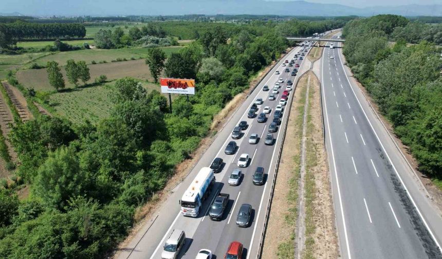 Otoyolda trafik zaman zaman durma noktasına geldi