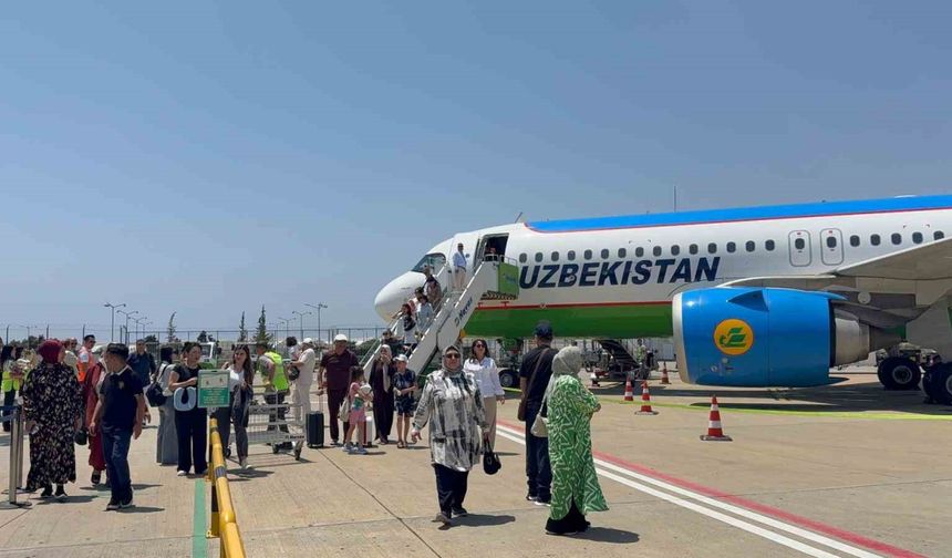 Özbekistan’dan Gazipaşa-Alanya Havalimanı’na ilk direkt uçuş gerçekleşti