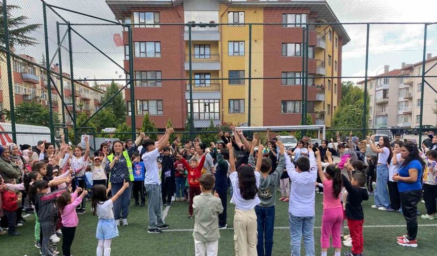 (ÖZEL) Gönüllüler el ele, çocukların bayramı şenleniyor