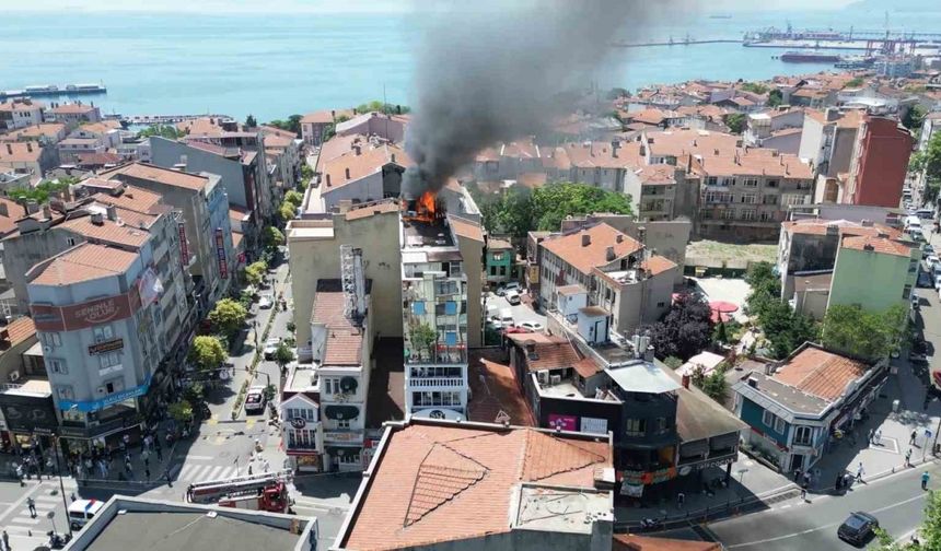 Pastane yangını asansör panosundan çıkmış