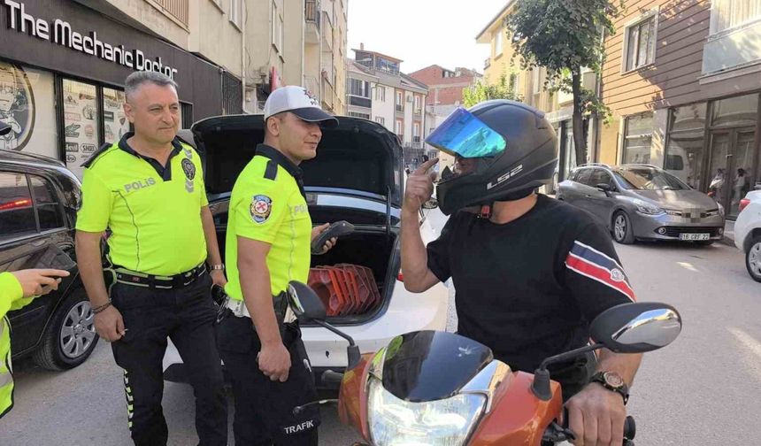 Polisten 10 kez kask cezası yedi