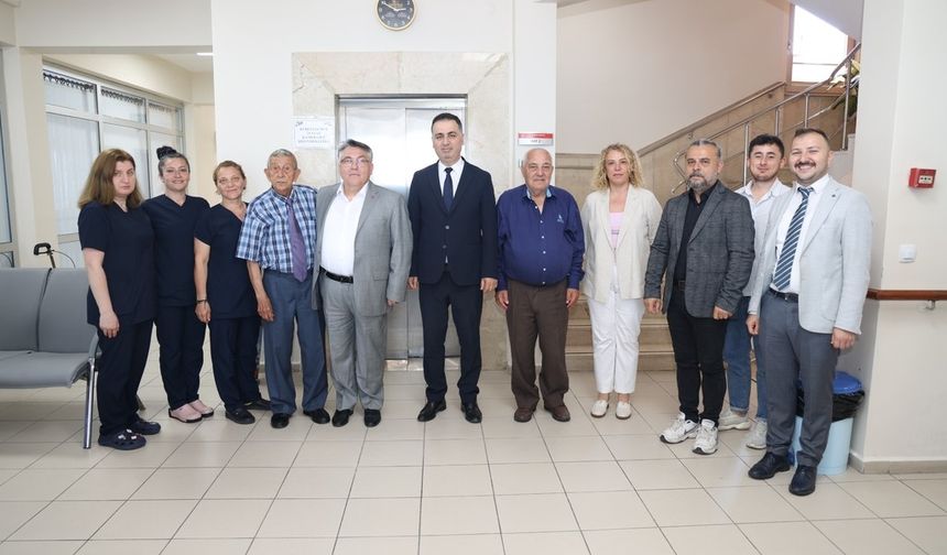 Rektör Özölçer Merkez Huzurevi sakinlerinin Kurban Bayramı’nı kutladı