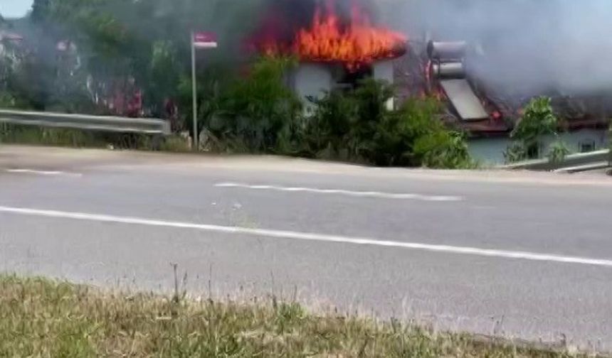 Sakarya’da bir ev alev topuna döndü