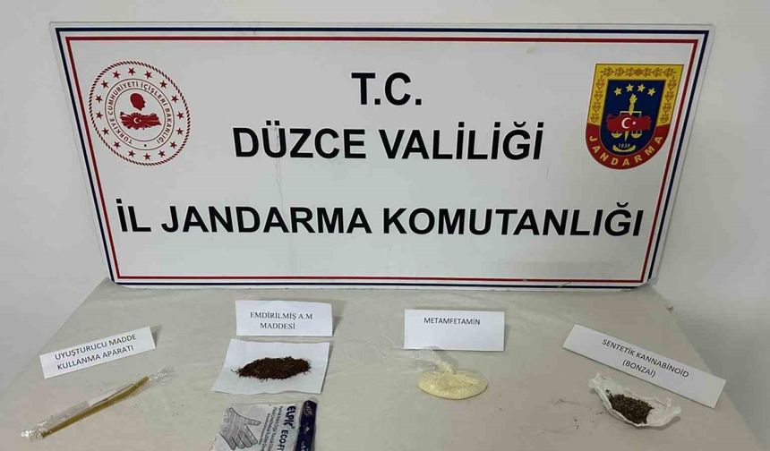 Sakarya’dan Düzce’ye uyuşturucu getirirken yakalandı