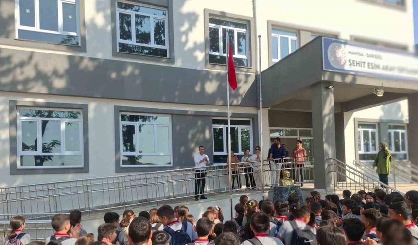 Sarıgöl’de bir okul daha hizmete açıldı