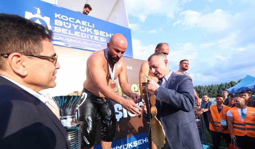 Sekapark Güreşleri’nin başpehlivanı Orhan Okulu oldu