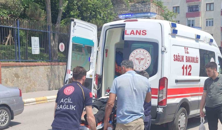 Sinop’ta otomobille çarpışan motosikletteki 2 kişi yaralandı