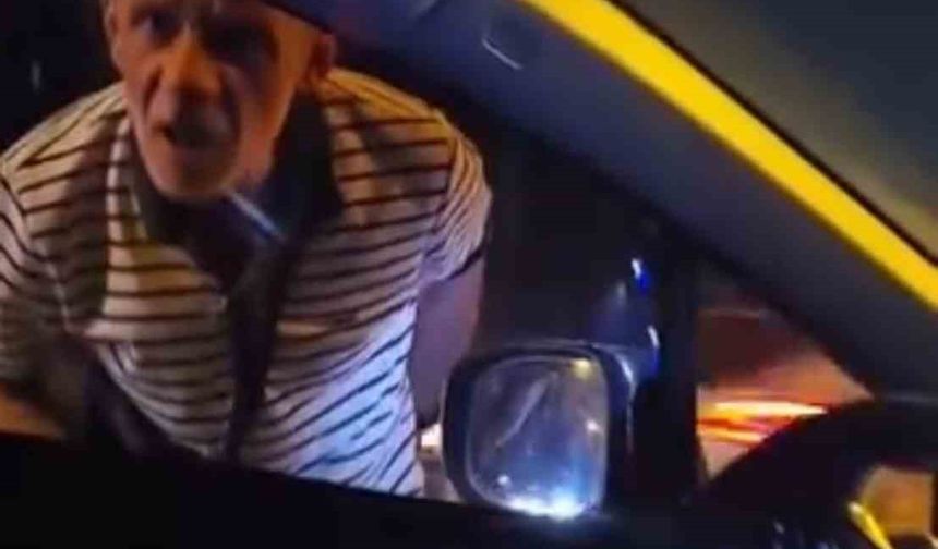 Sinyal vermeyen sürücünün önünü kesip camı yumrukladı