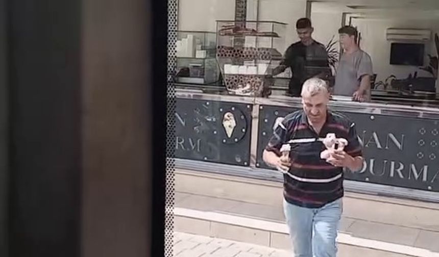 Şoför sıcaktan bunalan çocukları dondurmayla serinletti