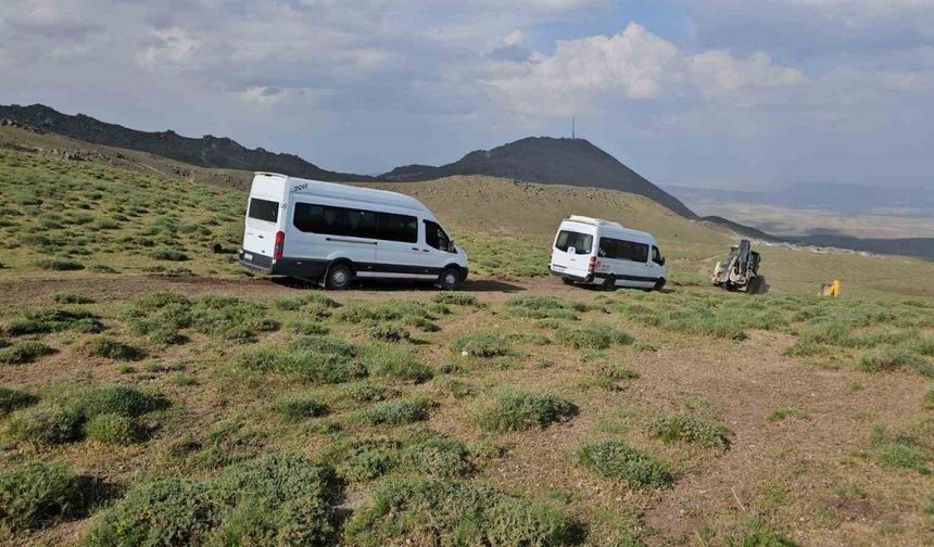 Süphan Dağı’na tırmanan dağcılar yolda mahsur kaldı: Yardıma Aydınlar Belde Belediyesi ekipleri yetişti