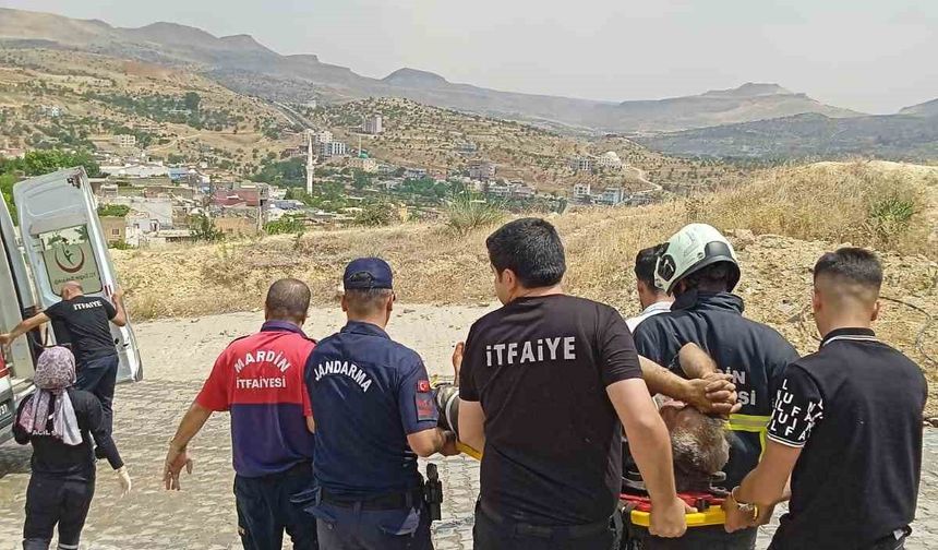 Sürücüsünün kontrolünden çıkan kamyon, çukura düştü: 2 yaralı