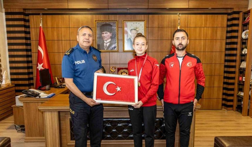 Taekwondo şampiyonu Ebrar Çakır’ı makamında ağırladı