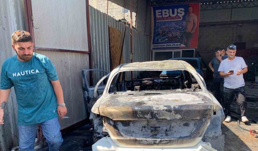 Tamir atölyesindeki otomobilde çıkan yangında iş yeri ve 2 araç zarar gördü