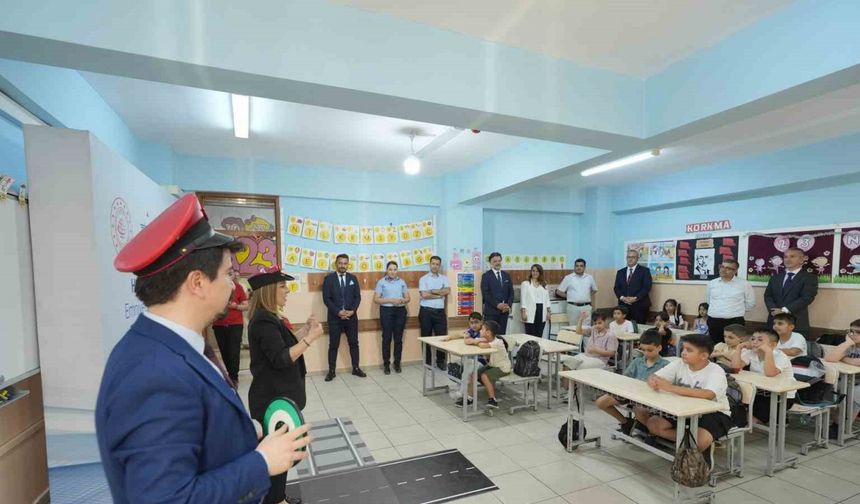 TCDD ile Körfez Ulaştırma’dan ‘Hemzemin Geçitlerde Emniyet Farkındalığı Projesi’