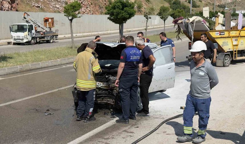 Tokat’ta otomobil elektrik direğine çarpıp karşı şeride geçti: 3 yaralı