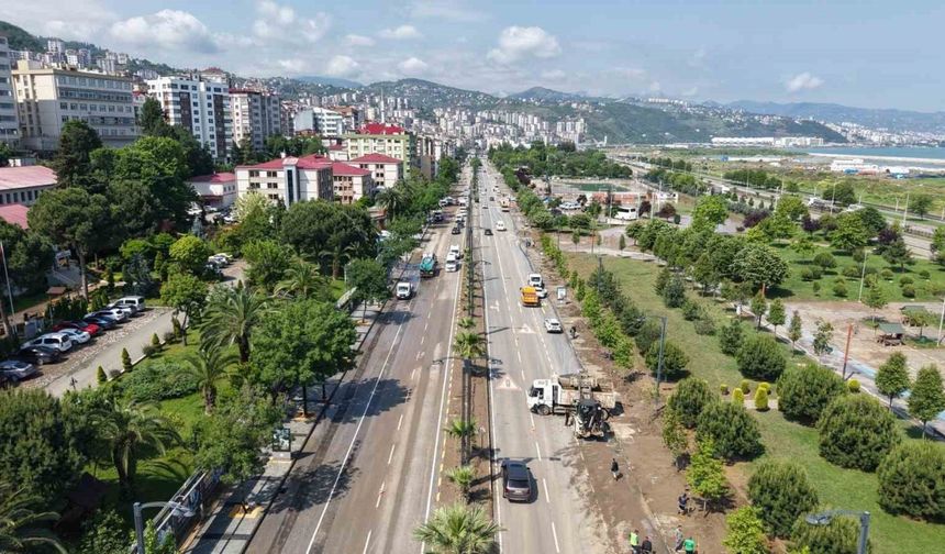 Trabzon’da devlet eski sahil yolu büyük ölçüde sel suları ve çamurdan temizlendi