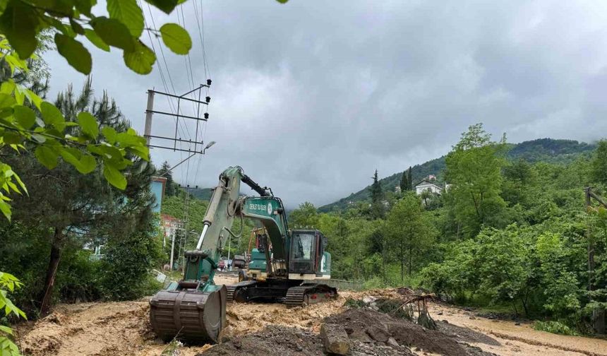 Trabzon’da şiddetli yağışlar sonrasında kaybolan yaşlı şahsı bulmak için çalışma başlatıldı