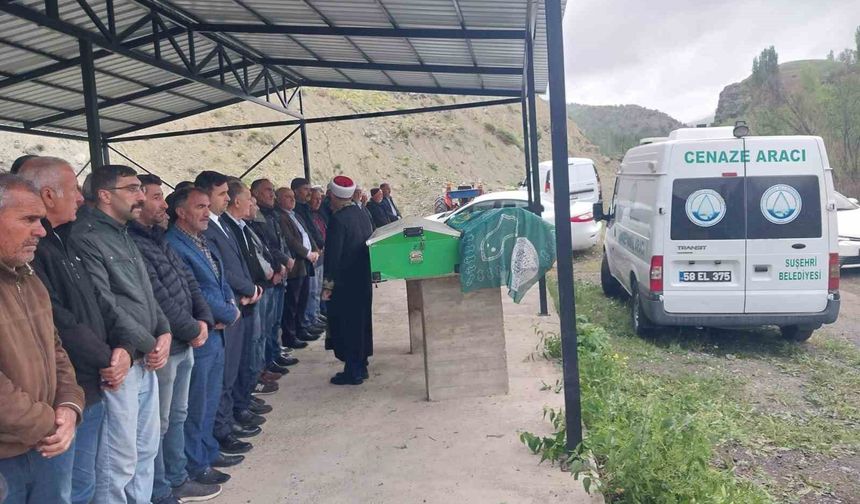 Traktör kazasında ölü bulunan çift son yolculuğuna uğurlandı