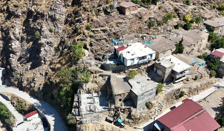 Uludere halkının yıllar süren kaya düşme korkusu sona eriyor