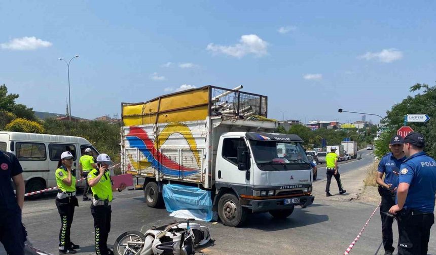 Ümraniye’de kamyonete çarpan motosikletli hayatını kaybetti
