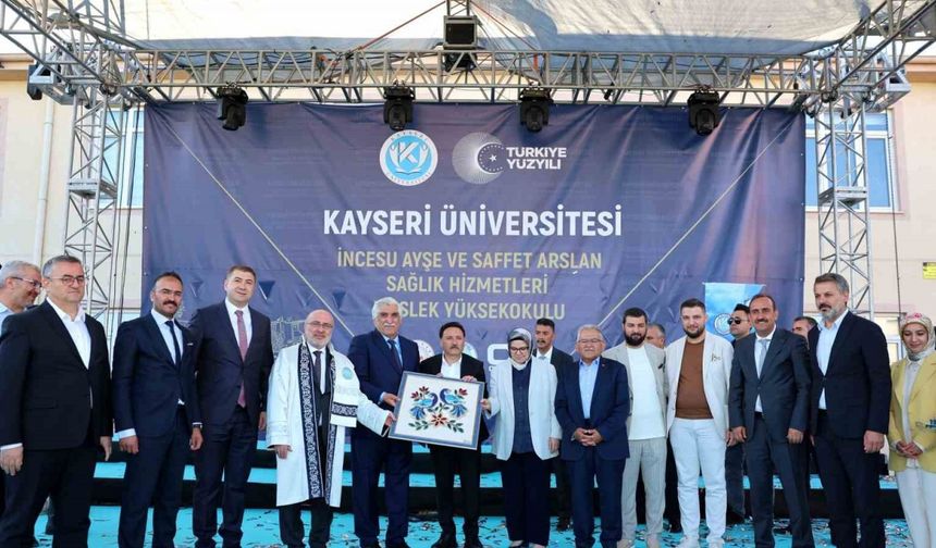 Vali Çicek, KAYÜ  Sağlık Hizmetleri MYO Mezuniyet Töreni’ne katıldı