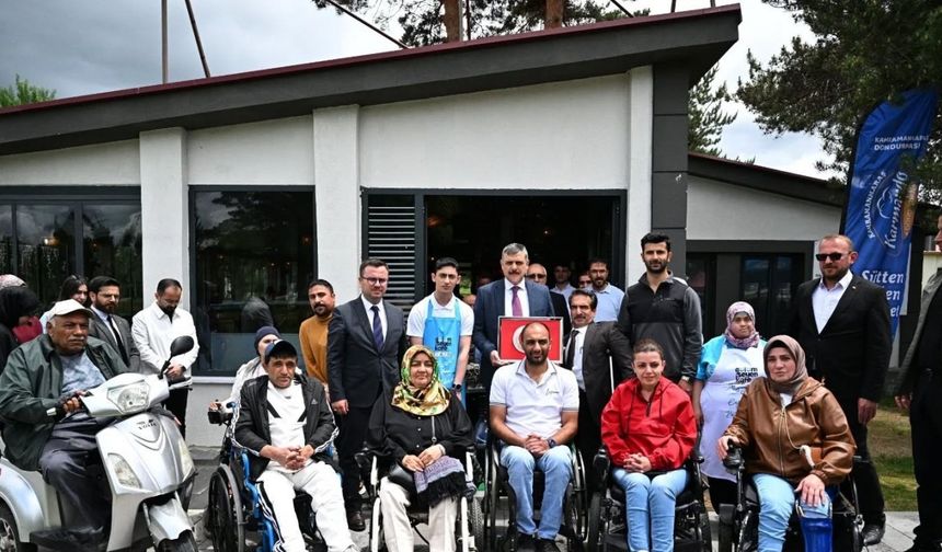 Vali Çiftçi, engelli vatandaşlarla bir araya geldi