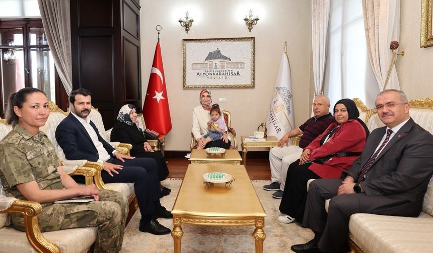 Vali Yiğitbaşı, Şehit Önder Özen’in ailesini makamında ağırladı