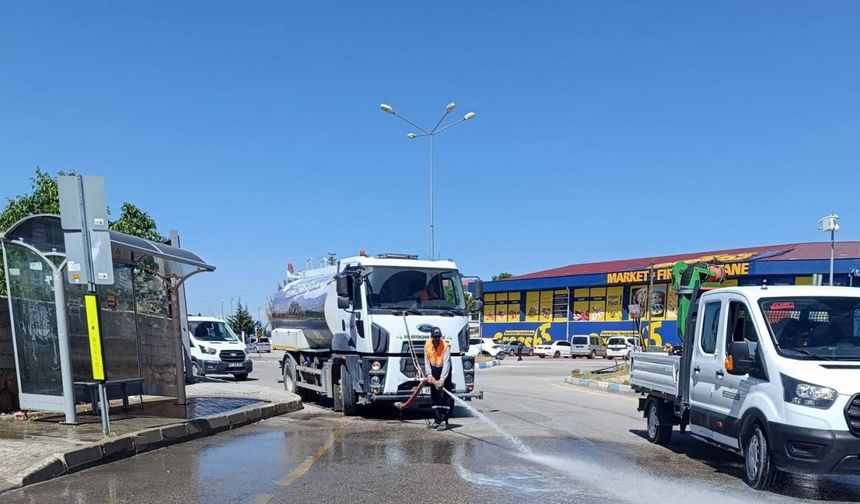 Van Büyükşehir Belediyesinden bayram temizliği çalışması