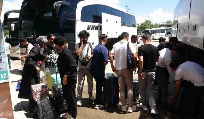 Van’daki otogarda bayram yoğunluğu başladı