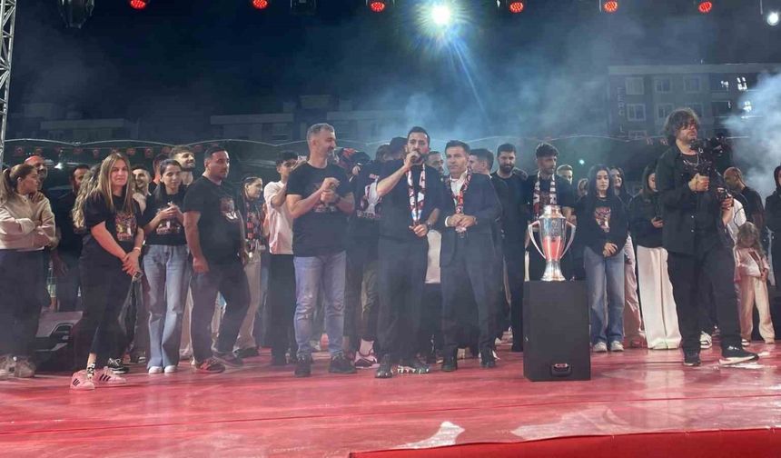 Vanspor FK’nın şampiyonluğu coşkuyla kutlandı