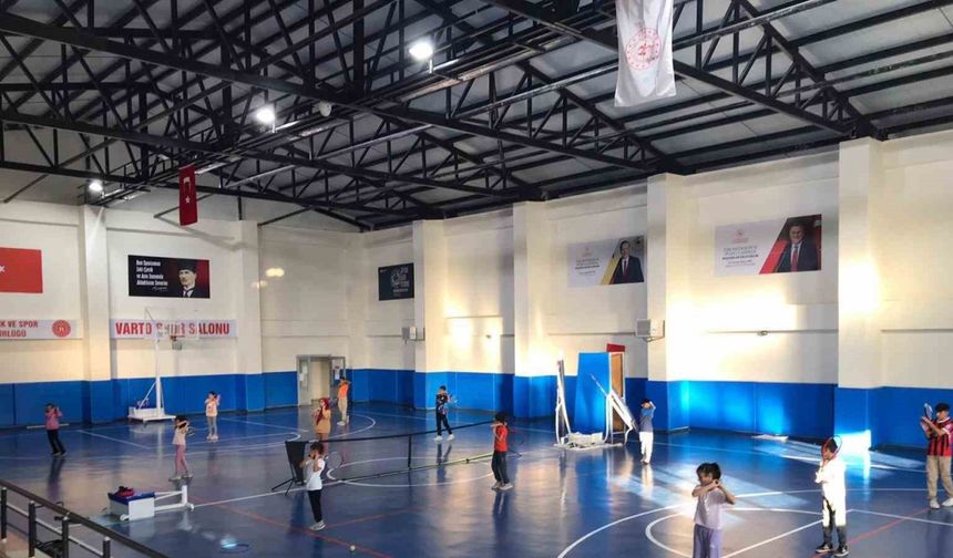 Varto’da kort tenisi kursu yoğun ilgi görüyor