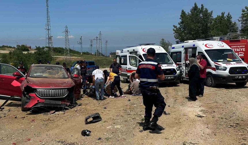 Yalova’da otomobil 4 metre yükseklikten yola uçtu: 2 yaralı