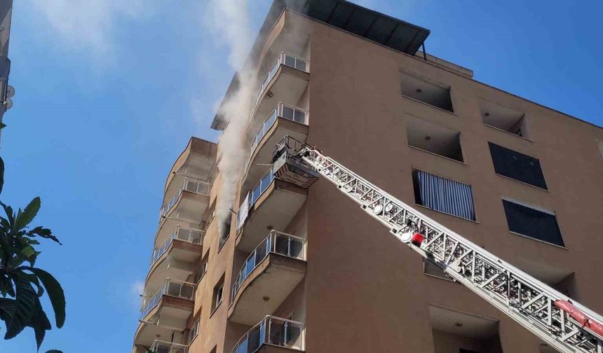 Yedi katlı binada yangın paniği, apartman tahliye edildi