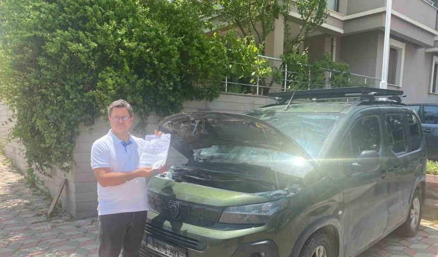 Yeni aldığı Peugeot marka arabası önce 4 kere servise girdi sonra otoparkta alev aldı