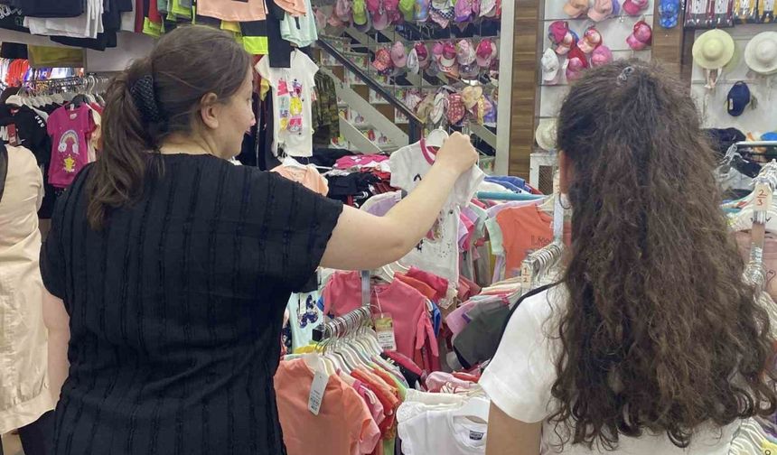 Yetim, öksüz ve yoksul çocuklar bayramlık sevinci yaşadı