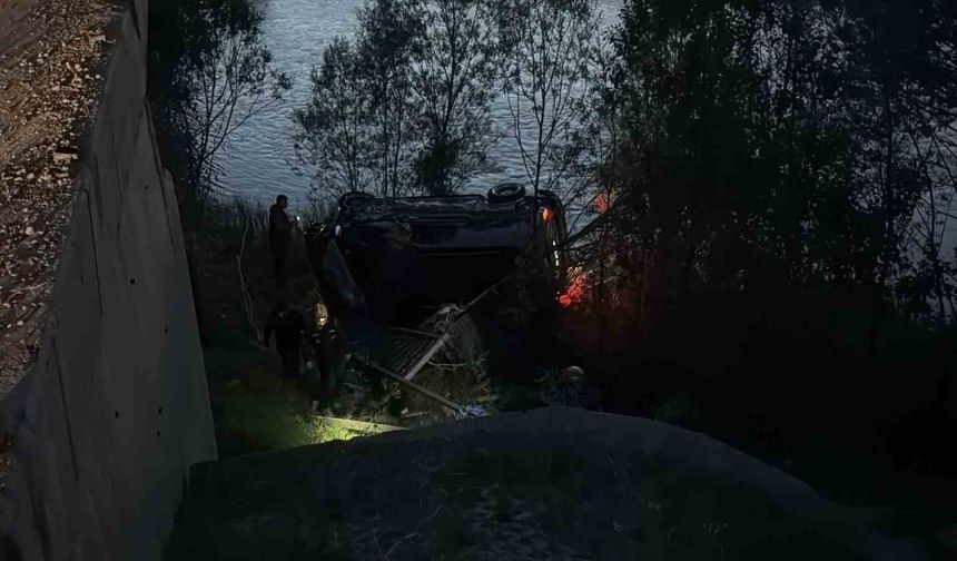 Yoldan çıkan minibüs Kızılırmak’a uçtu, 4 yaralı