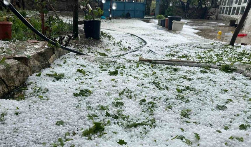 Yozgat’ı etkisi altına alan dolu, bazı bölgeleri beyaza bürüdü