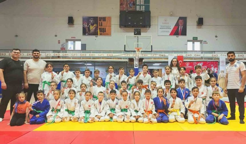 Yunusemreli minik judocular madalyaya doymuyor
