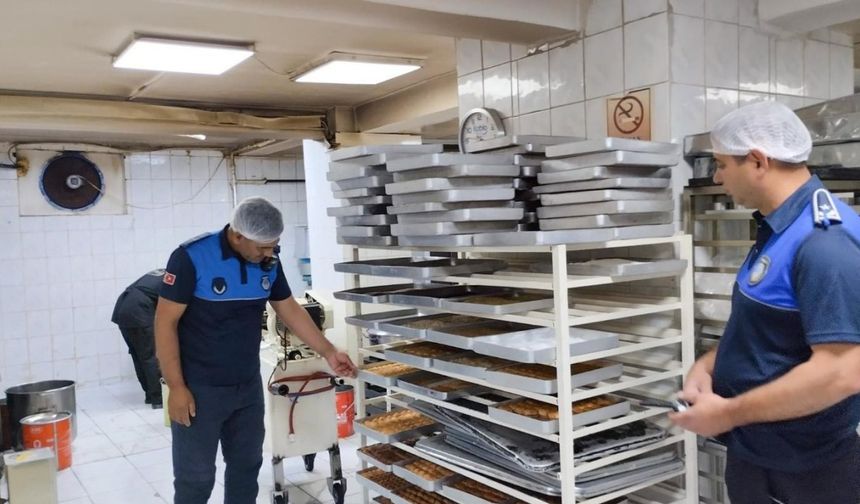 Zabıta ekipleri tatlı imalathanelerinde denetimlerini sürdürüyor